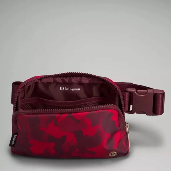 🍋 LULULEMON Lunar New Year Rabbit Everywhere Belt Bag 1L RARE FIND LAST CHANCE - Picture 8 of 12